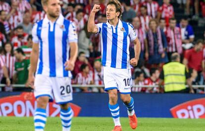 Oyarzabal celebra uno de sus goles.