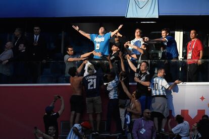 Diego Maradona no palco do estádio de São Petersburgo, em 26 de junho de 2018, durante uma partida da Argentina.