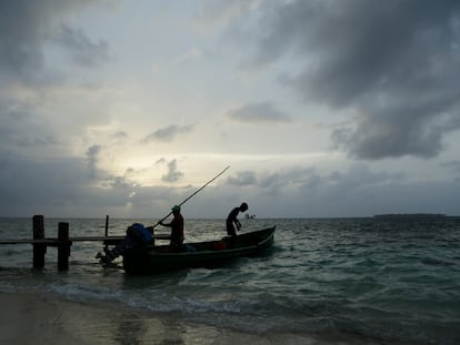 Pescadores en la región de Guna Yala se preparan para trabajar en julio de 2019.
