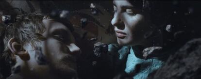 Un momento del vídeo 'Retrograde' de James Blake.