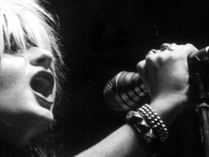 Actuación de Alaska y los Pegamoides en el festival de rock Villa de Madrid en 1982.