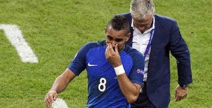 Payet se retira llorando del campo ante Rumanía.