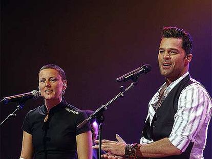 La Mari y Ricky Martin, durante su actuación.