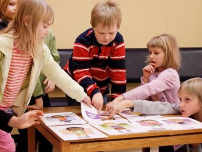 Unos niños participan en el programa educativo KiVa en Finlandia.