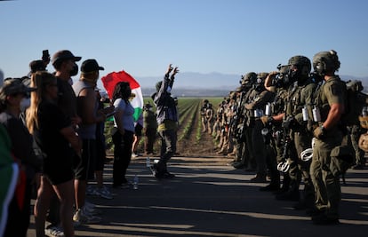Agentes federales de inmigración realizaron redadas en dos plantaciones de cannabis del sur de California, el 10 de julio.