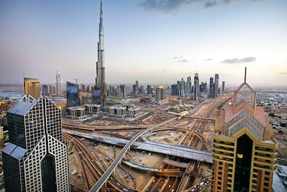 Fotografía de la ciudad de Dubai en la que se aprecia el edificio Burj Dubai, el más alto del mundo