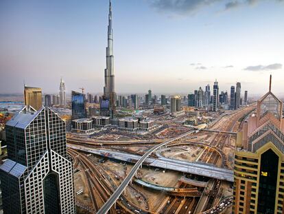 Fotografía de la ciudad de Dubai en la que se aprecia el edificio Burj Dubai, el más alto del mundo