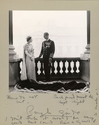 Prueba de foto a Isabel II y Felipe de Edimburgo con instrucciones escritas a mano por Antony Armstrong-Jones, primer conde de Snowdon, en 1958.