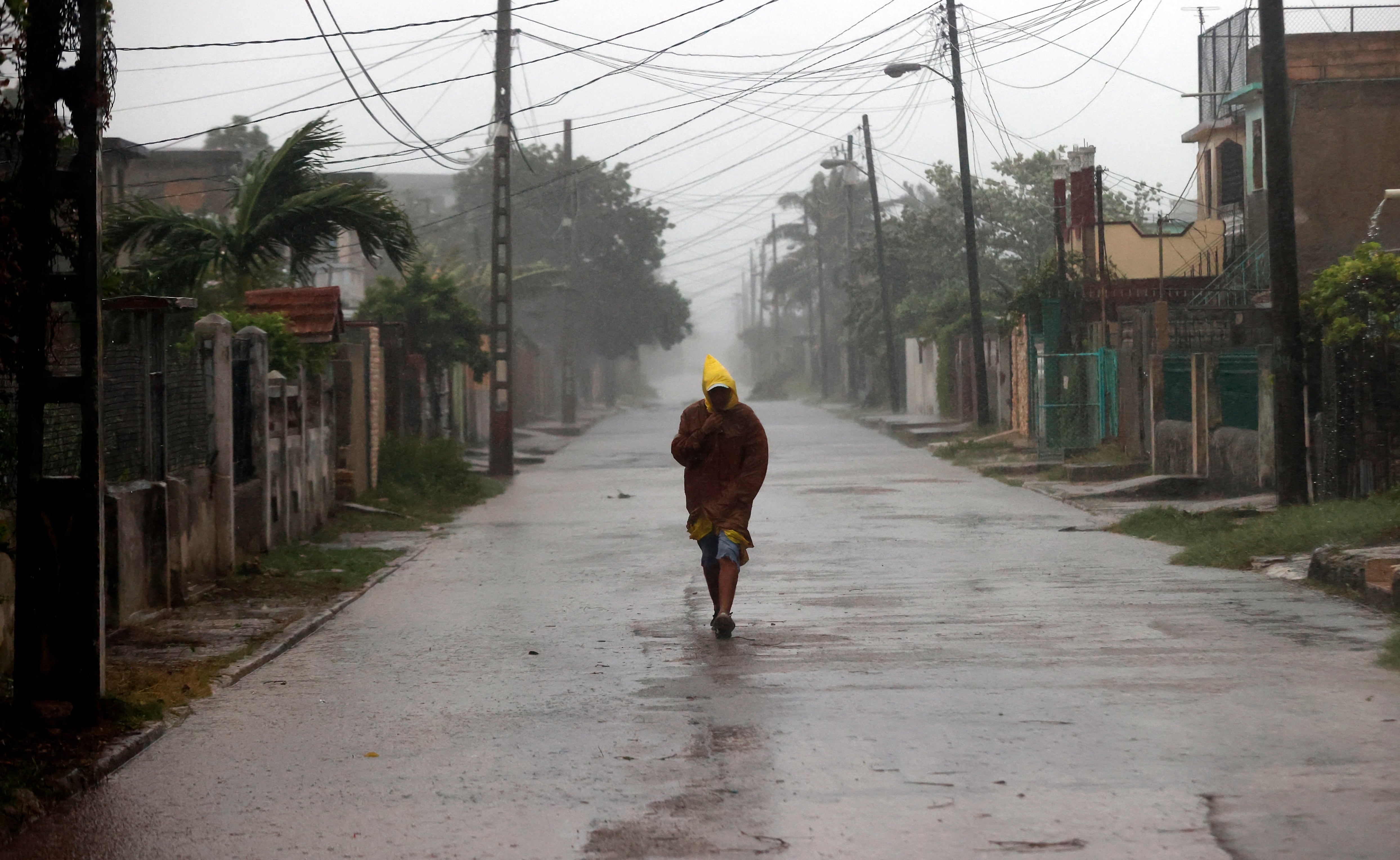 El huracán ‘Rafael’ causa estragos en Cuba y agrava la crisis eléctrica de la isla