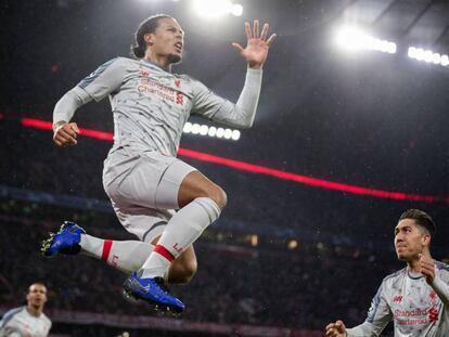 Virgil Van Dijk celebra el segundo gol del Liverpool en Munich.