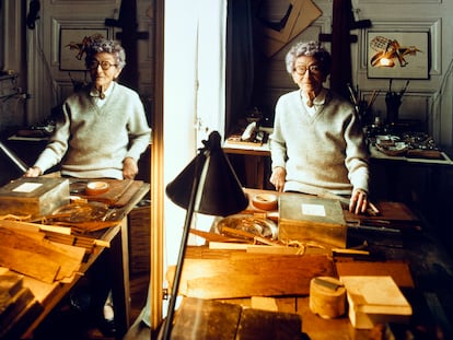 Photograph of Eileen Gray in her studio - ©National Museum of Ireland
