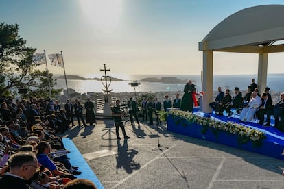 La visita de dos días de Francisco tiene el objetivo de llamar la atención sobre el drama migratorio en el Mediterráneo.