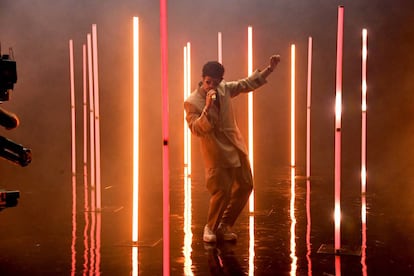 Bad Bunny, en la presentación de la firma de lencería de Rihanna en Los Ángeles.