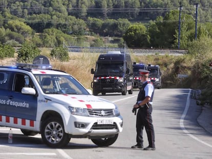 Efectivos de los Mossos d'Esquadra en Subirats.