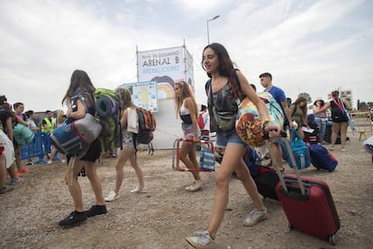 Los asistentes ocupan las zonas de acampada previstar para el Arenal Sound.