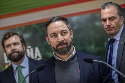 Los líderes de Vox, Abascal (centro), Ortega Smith (derecha) y Espinosa de los Monteros.