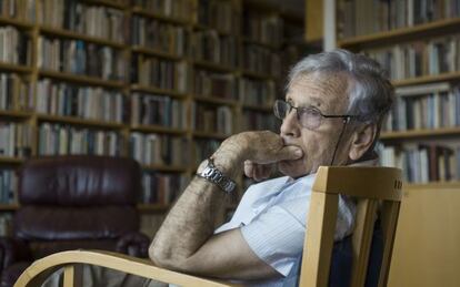 Amos Oz, durante la entrevista en su casa en Tel Aviv.