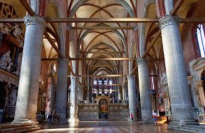 Interior de la iglesía de Santa Maria Gloriosa Dei Frari, en Venecia.