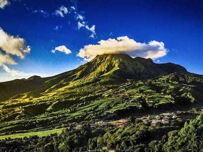 El volcán Mont-Pelée, en la isla francesa de Martinica.
