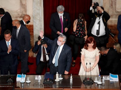 El presidente de Argentina, Alberto Fernández, y la vicepresidenta, Cristina Kirchner, durante la apertura del año legislativo celebrada en el Congreso Nacional en Buenos Aires, el 1 de marzo de 2021.