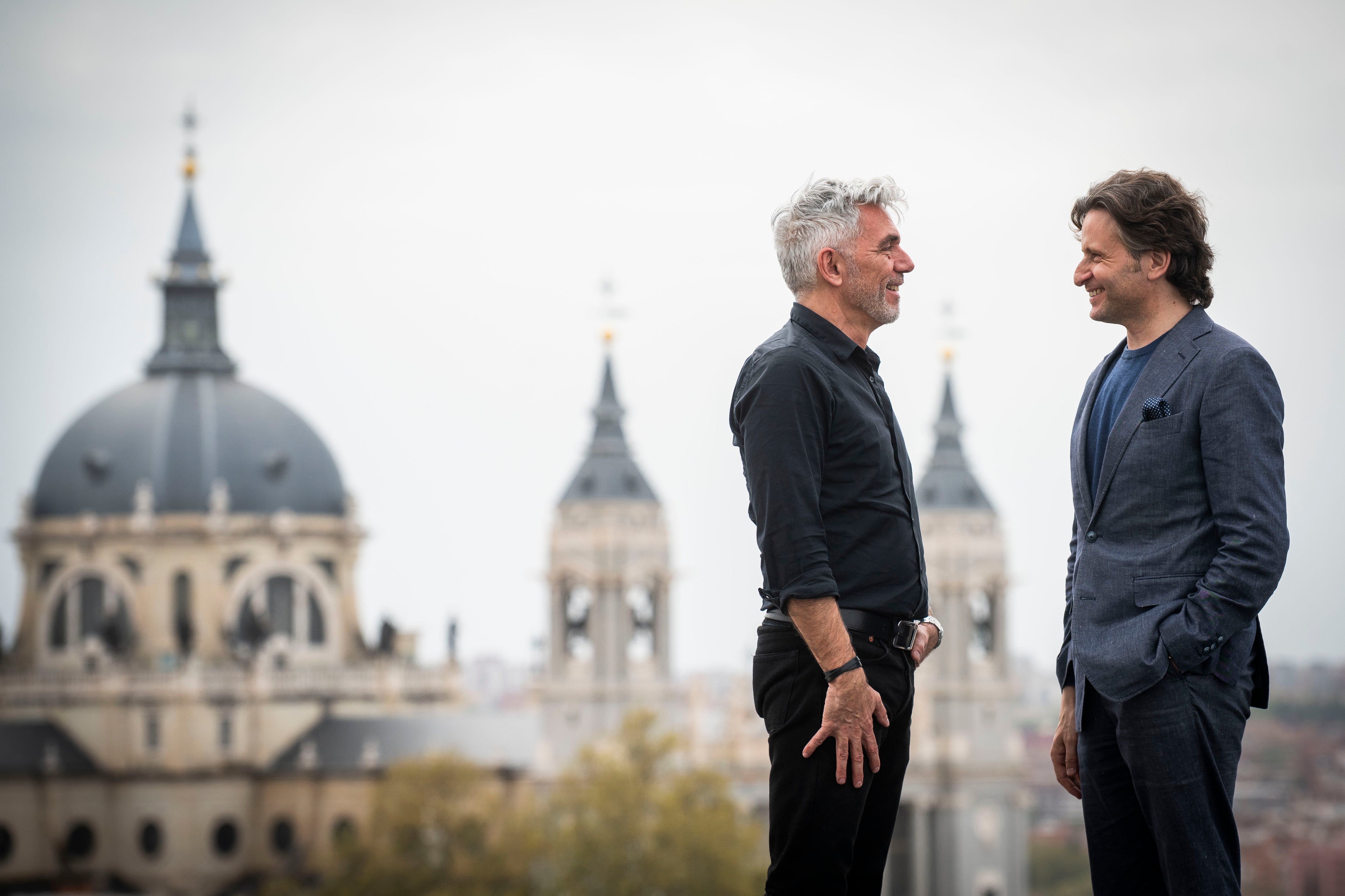 Laurent Pelly (izquierda) y Gustavo Gimeno, en la azotea del Teatro Real de Madrid.