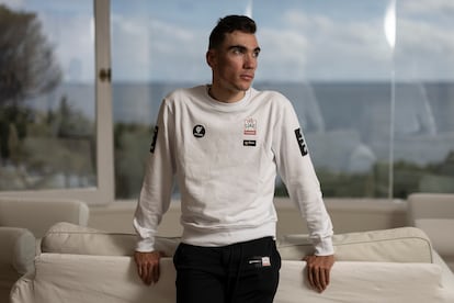 Juan Ayuso, ciclista del equipo UAE, en el hotel Eden Roc de Barcelona.