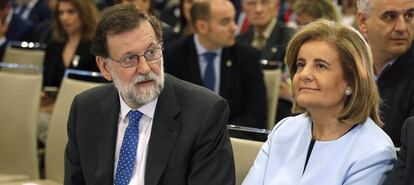 Mariano Rajoy, presidente del Gobierno, y Fátima Báñez, ministra de Empleo y Seguridad Social.