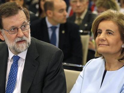 Mariano Rajoy, presidente del Gobierno, y Fátima Báñez, ministra de Empleo y Seguridad Social.