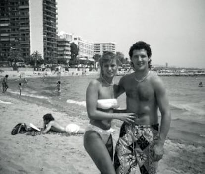 Marisa con su primer marido, Bruno Merico en Marbella en verano de 1987.