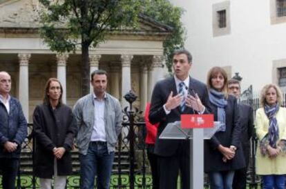 Pedro Sánchez interviene este martes con el Árbol de Gernika de fondo.