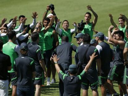 Jugadores de la selecci&oacute;n de M&eacute;xico durante un entrenamiento el s&aacute;bado en Fortaleza (Brasil).