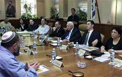 Sharon, en la reunión semanal con los miembros de su Gabinete.
