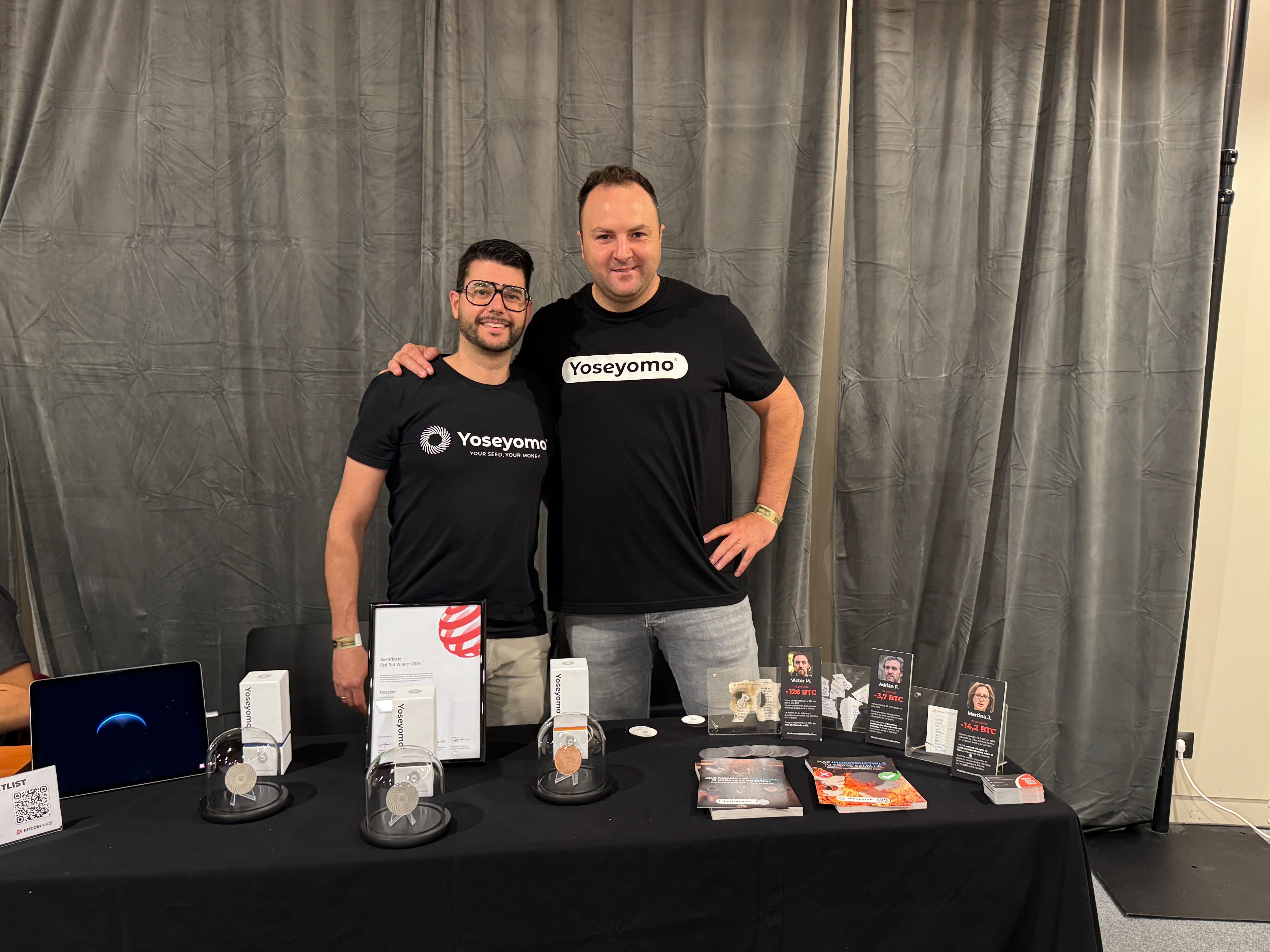 Álvaro Campos e Iñaqui Zubeldia, a la derecha, confundadores de Yoseyomo.