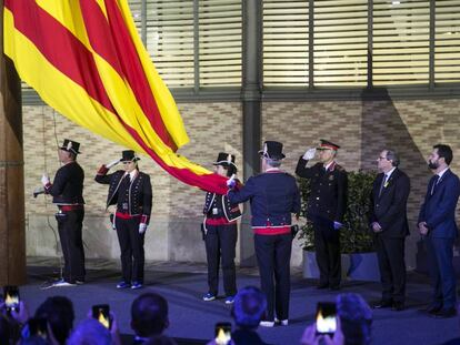 Hissada de la senyera, aquest dilluns a la nit.