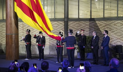 Hissada de la senyera, aquest dilluns a la nit.