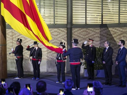 Hissada de la senyera, aquest dilluns a la nit.