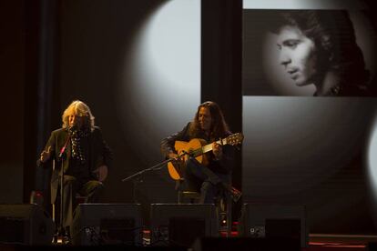 José Mercé y Tomatito interpretan a Camarón de la Isla que ha recibido la Mención especial del Jurado al Premio Ondas Nacional de Música.