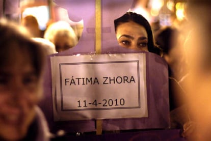 Varios centenares de personas homenajearon a las víctimas de las agresiones machistas en Valencia.