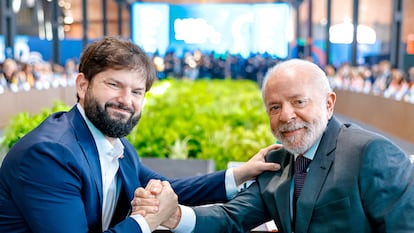 El presidente Gabriel Boric aprovecho la ocasin para tomarse una foto no oficial con Luiz Inacio Lula da Silva. 