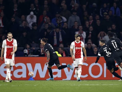 Darwin Núñez celebra el tanto de cabeza que le ha dado al Benfica el pase a los cuartos de final en Ámsterdam.