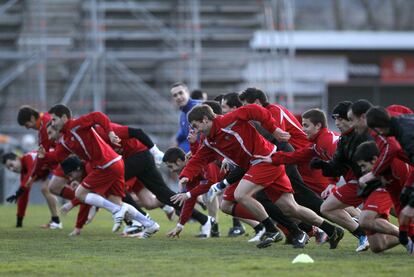 Los jugadores del Mirandés, en el entrenamiento de ayer.