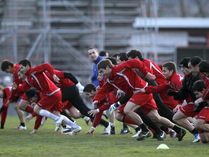 Los jugadores del Mirandés, en el entrenamiento de ayer.
