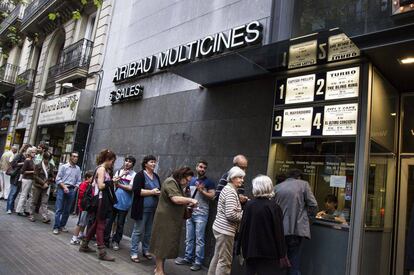 Cues al cinema Aribau de Barcelona.