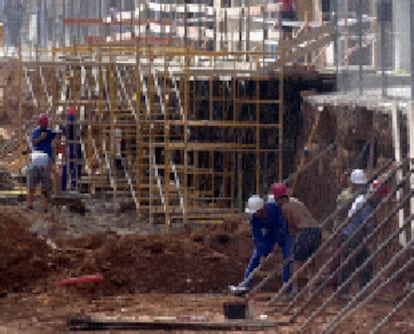 Obras en el aparcamiento de la calle de Navarra de Castellón.