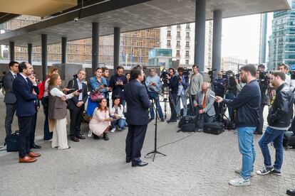 El ministro de Exteriores, Jos Manuel Albares, comparece ante los periodistas en Bruselas, en junio de 2022.