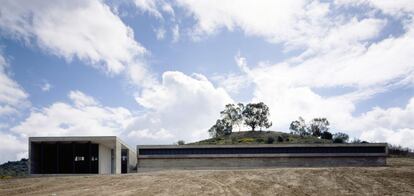 El albergue del Embalse de Alcántara, proyectado por el arquitecto Carlos Ballesteros.