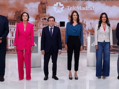 Los participantes en el último debate entre candidatos a la alcaldía de Madrid, por VOX Javier Ortega Smith, por el PSOE Reyes Maroto, por el PP José Luis Martínez-Almeida, por Más Madrid Rita Maestre, por Ciudadanos Begoña Villacís y por Podemos Roberto Sotomayor, antes del inicio del programa, el pasado 22 de mayo en TeleMadrid.