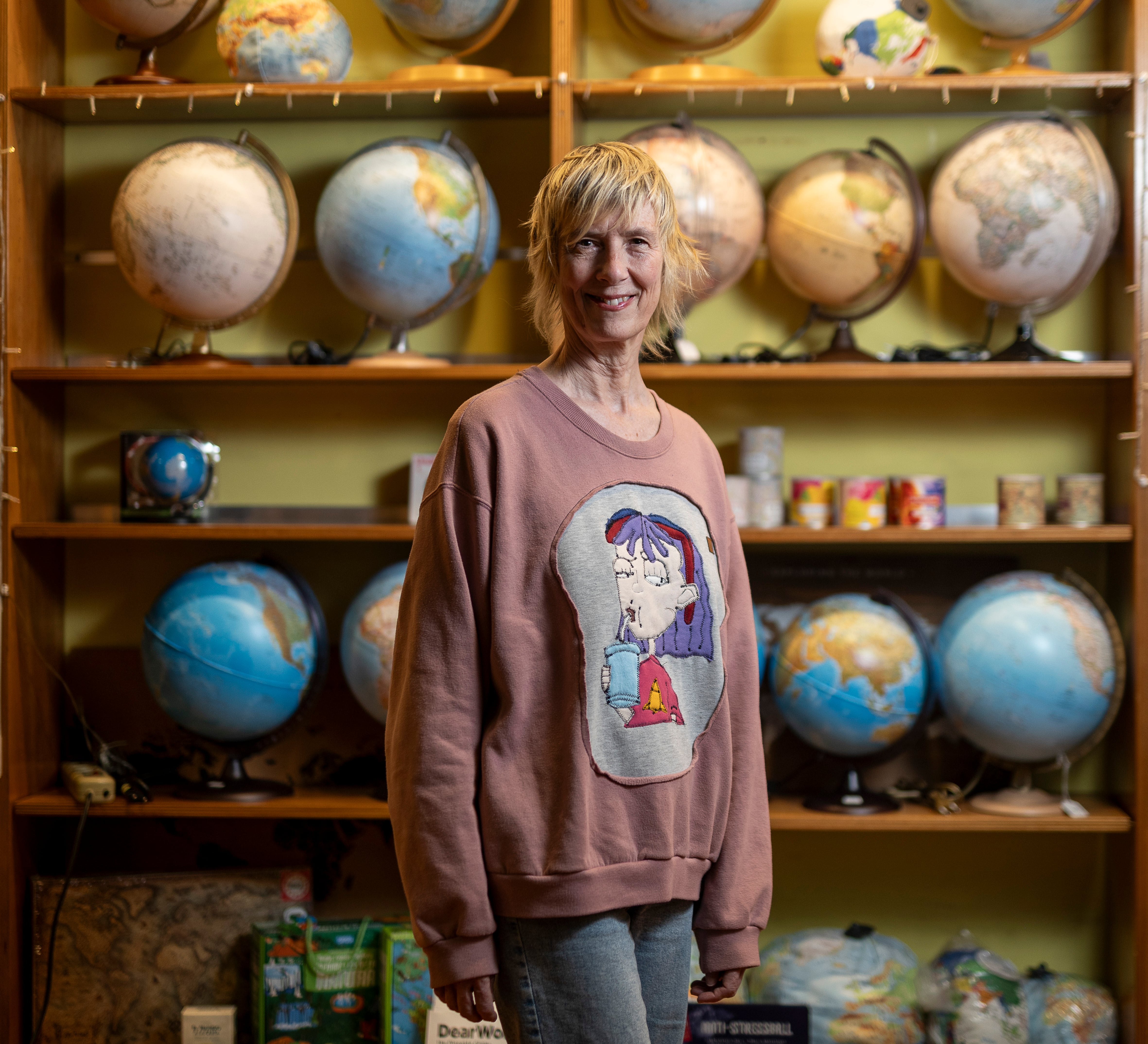 DVD 1313 08/04/26 Barcelona. Patricia Almarcegui, escritora de viajes fotografiada en la librería Altaïr. [ALBERT GARCIA] 


