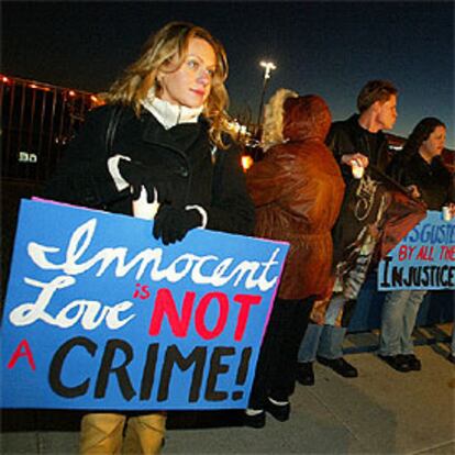 Un grupo de manifestantes apoya a Michael Jackon en Las Vegas.