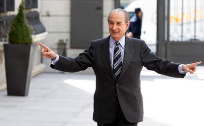 El expresidente del Congreso, Landelino Lavilla, a su llegada a la Cámara, donde se celebra los actos conmemorativos del 30 aniversario del fracaso de la intentona golpista del 23-F.